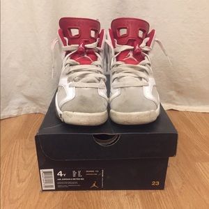 Jordan Retro 6 shares Gradeschool